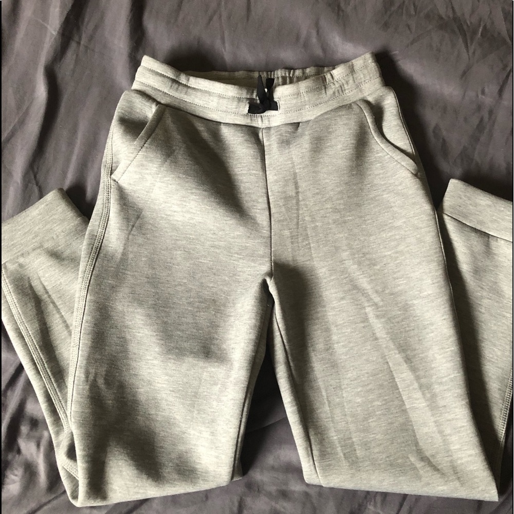 GREY SWEATPANTS